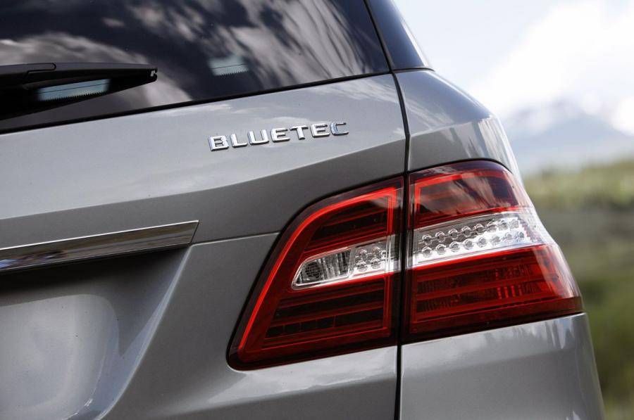  Mercedes-Benz ML350 BlueTEC 4Matic 2012 года  (фото 28 из 43)